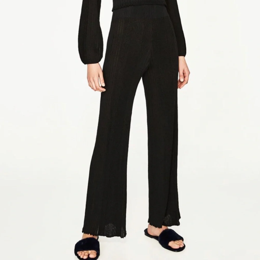 Zara Black Ribbed Knit Balloon-Sleeve Crop Top